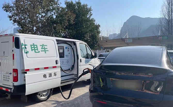 灵武汽车搭电